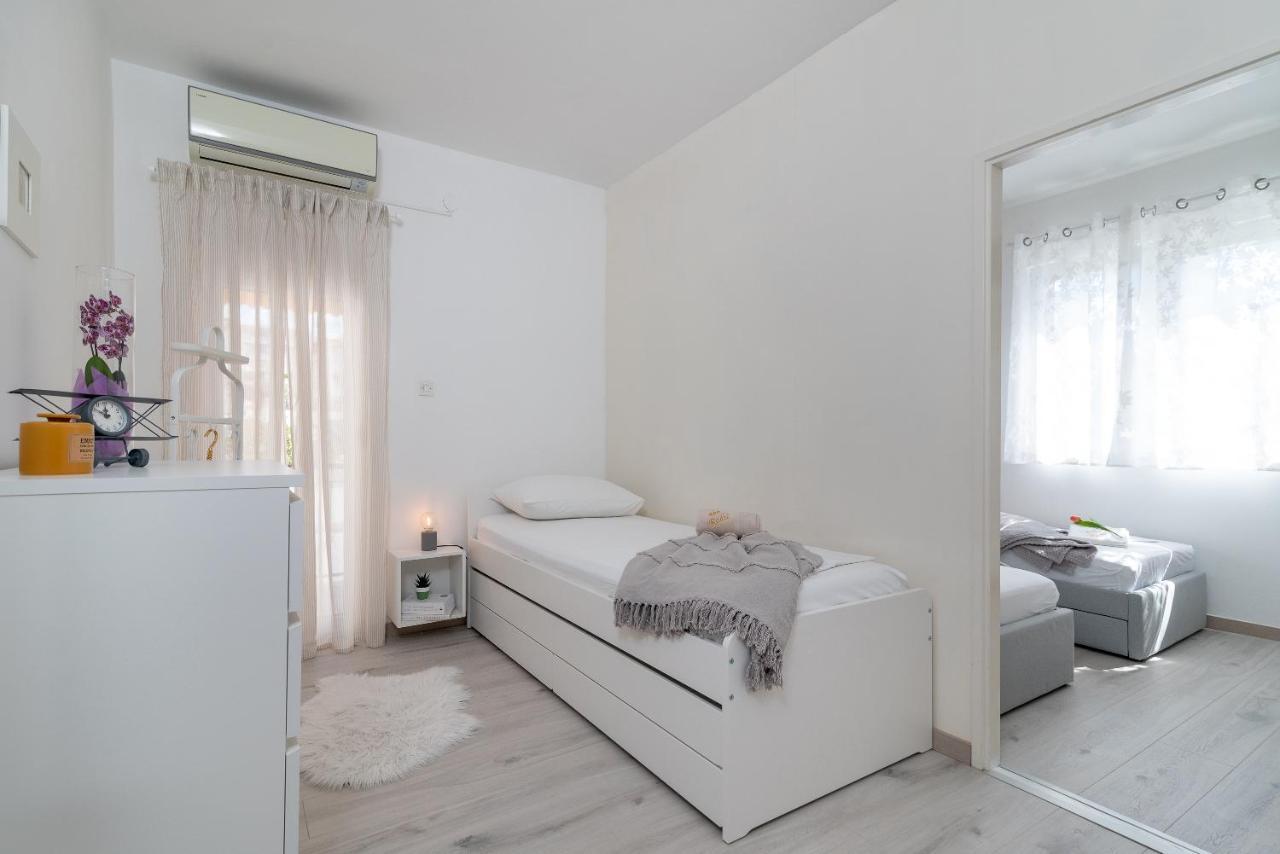Apartment Radic-Perfect Location For Summer Activities Трогір Екстер'єр фото