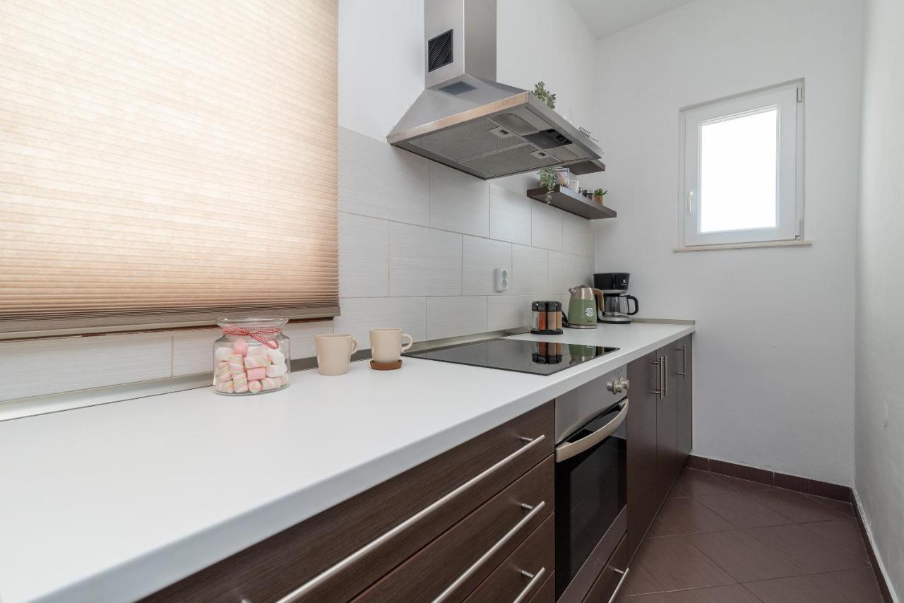 Apartment Radic-Perfect Location For Summer Activities Трогір Екстер'єр фото